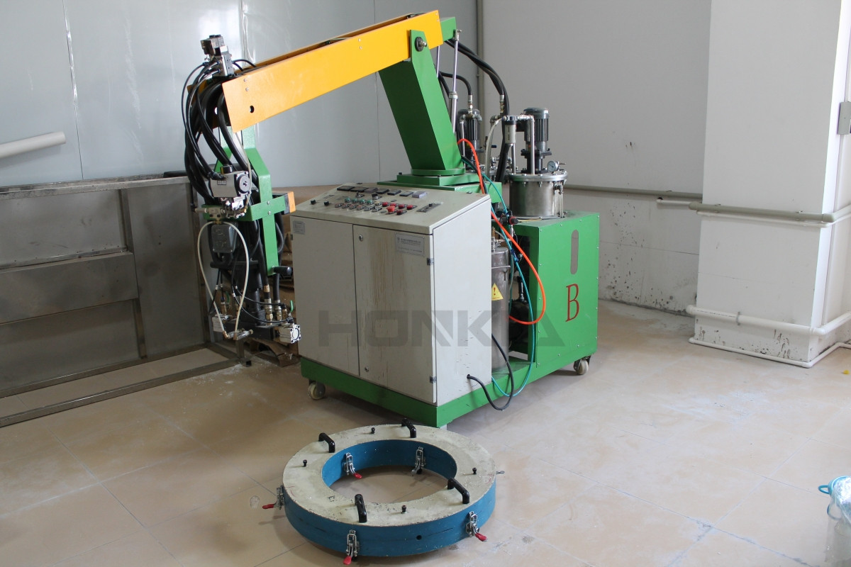 Reaction Injection Molding Machine.jpg